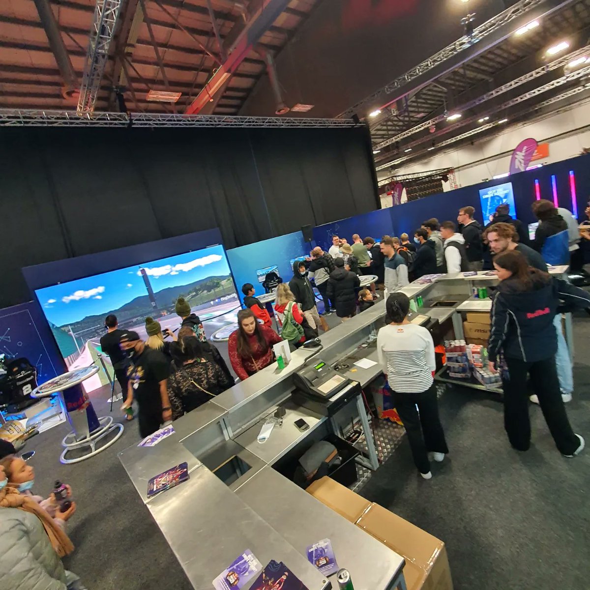nismonath5's tweet photo. Armageddon Auckland, what an absolutely mega weekend ๐๐
We had a blast bringing sim racing to the public, giving everyone the opportunity to experience what we do and see for themselves the exhilaration of speed! ๐๐จ๐จ
#simracing #esports #armageddon #pingzero https://t.co/bZoMFw8fMs