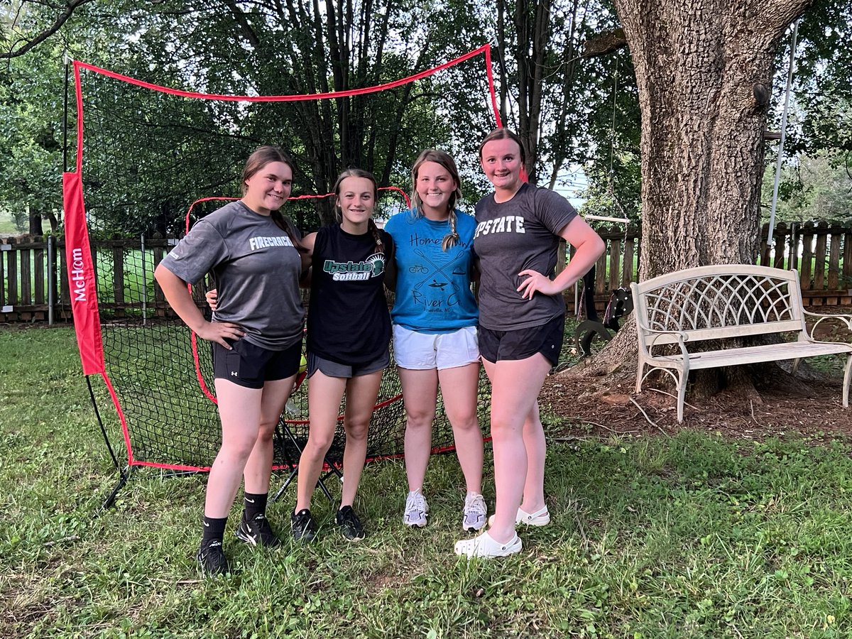 KyleighL2024's tweet photo. Had a great time working with @Chloe_A_2025 @KaliCookie13 and @Jayleen2025 tonight. https://t.co/hZBOe7vKIN
