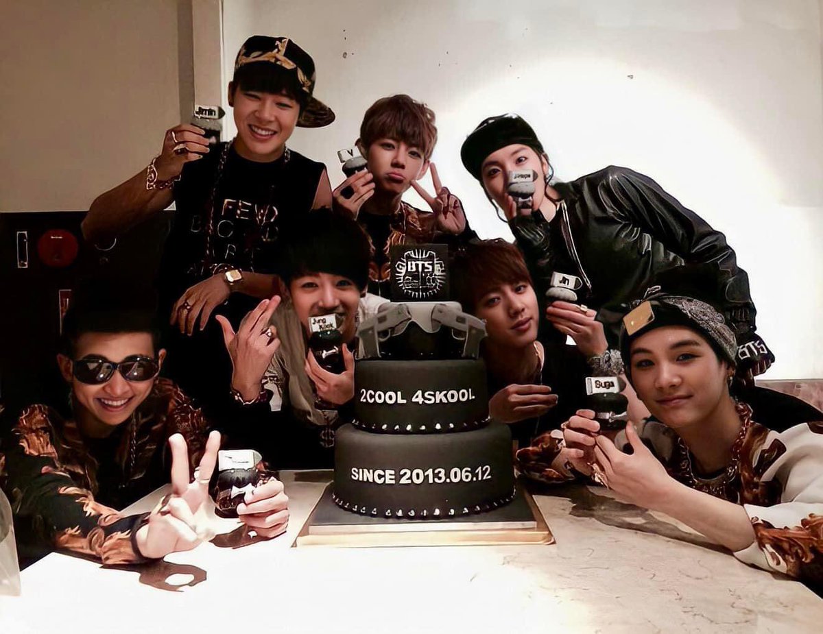 Lights_min93's tweet photo. Quiero hablar de aquellos angeles que llegaron a mi vida para pintarla de colores y salvarme💜✨

TEAMWORK MAKES THE DREAM WORK 
@BTS_twt #BTS9thAnniversary #Happy9thAnniversaryBTS #9YearsWithBTS https://t.co/SAoTXn1TRd