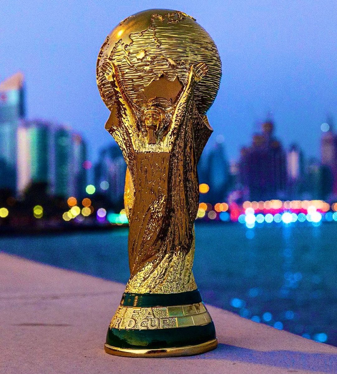 RenzoMPantich's tweet photo. Bueno gente, les quería contar que oficialmente a partir de los Octavos hasta la Final de la Copa del Mundo de Qatar voy a cubrir por primera vez un Mundial. Sólo en mis sueños estaba hacerlo con tan sólo 22 años, pero se dio y soy MUY feliz. Así que, Doha, para allá vamos. 🇶🇦🥹 https://t.co/gUhxEZKtRO
