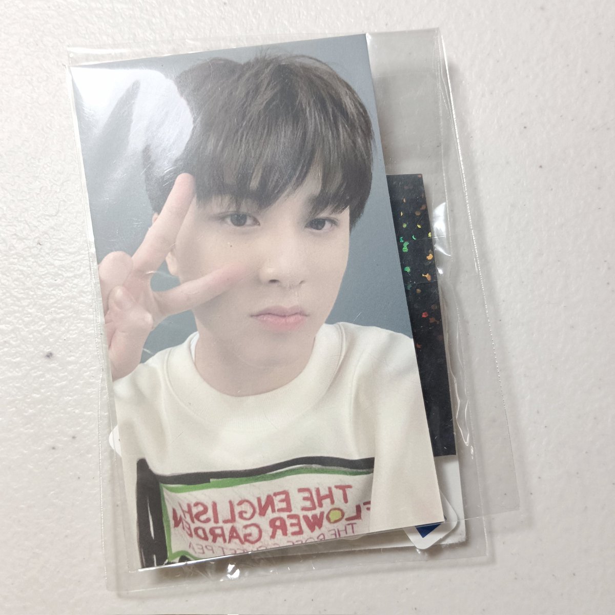 sophycakes_'s tweet photo. wts lfb treasure ph 
TREASURE JAPAN JUNGHWAN POB W/ OT12 STICKERS

PHP 700 https://t.co/xqsy4wXDer