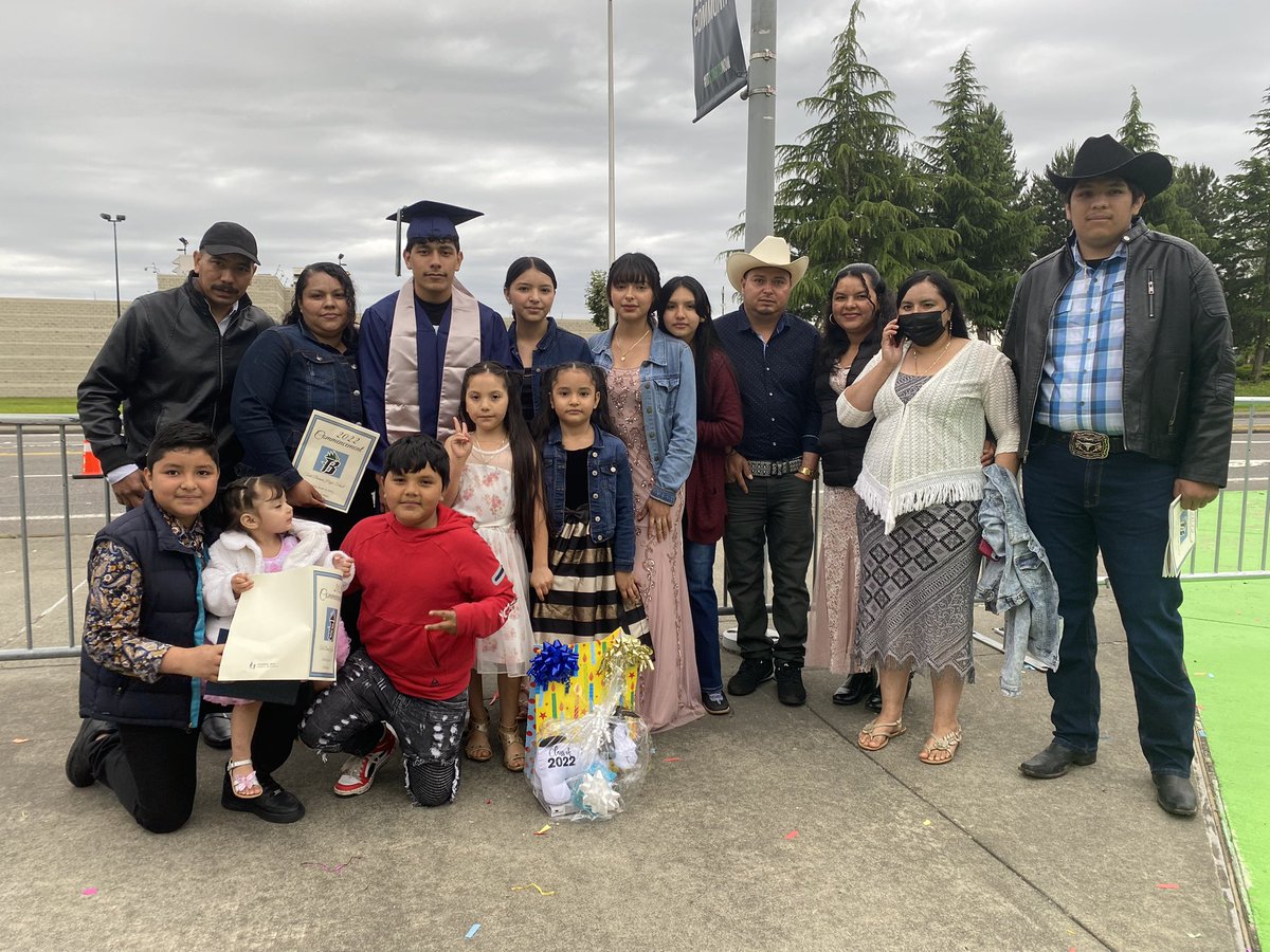 FWPS210's tweet photo. Congratulations, TBHS Class of 2022! @TBTitans #TitanGrad #Classof2022 https://t.co/tCpW5oLUCs