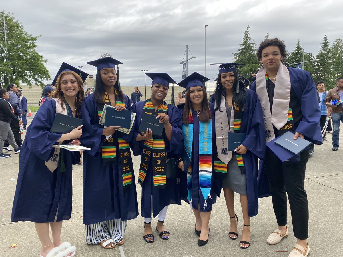 FWPS210's tweet photo. Congratulations, TBHS Class of 2022! @TBTitans #TitanGrad #Classof2022 https://t.co/tCpW5oLUCs