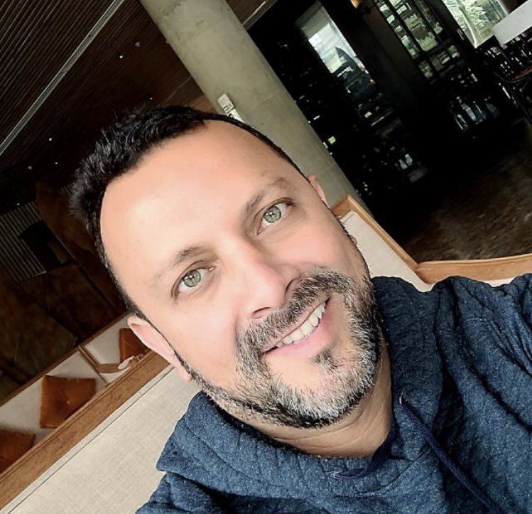 TrujiYo's tweet photo. #LoUltimo Joven informante que confesó su participación en #ElClubDelTarot revela el nombre de la persona que, asegura, le proveía la información extraída del SEACE:

Hans Heyssen Arévalo, empresario. Un nuevo nombre que deberá sumarse a las investigaciones de Fiscalía. https://t.co/bh3FaqIegu