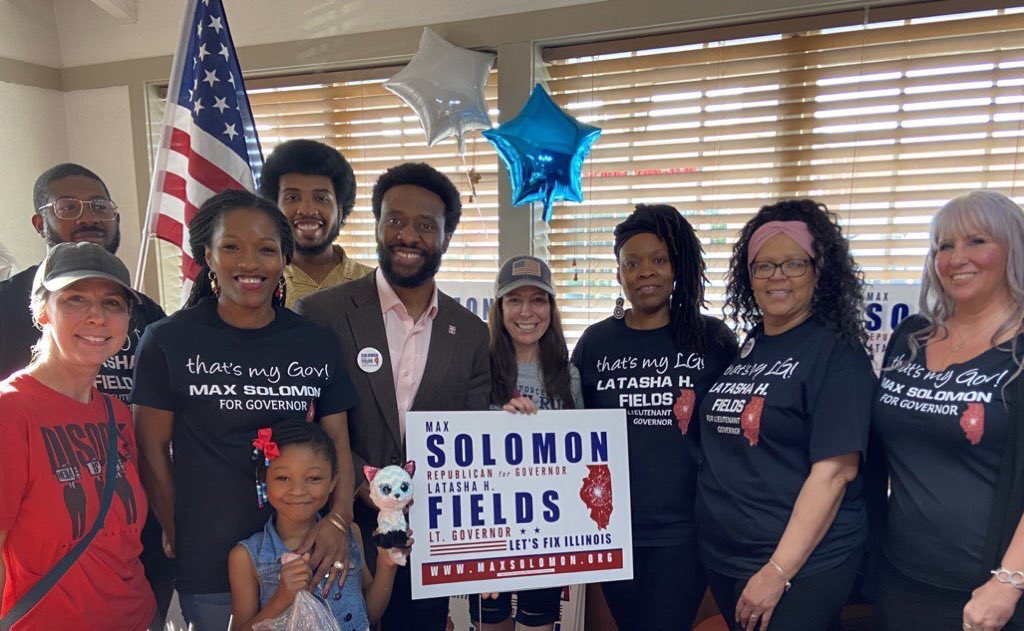 Msdebra_01's tweet photo. 16 Days until the Illinois Gubernatorial Primary 📢
#Team #solomonfields4il #solomonfields2022 We’re excited 🙌🏽 #vote @MmaxSolomon & @LatashaHFields https://t.co/AxFnroOWjX https://t.co/ZuG4zcwCOD
