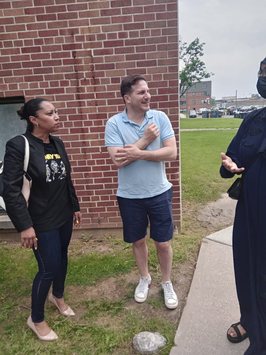 Collectivegrou1's tweet photo. Thank you to everyone who came out to Lawrence Heights Community Safety BBQ. Thank you to @marcomendicino for your continuous support to the community and to the event 💛🖤💛🖤 https://t.co/cL4plN6xr5