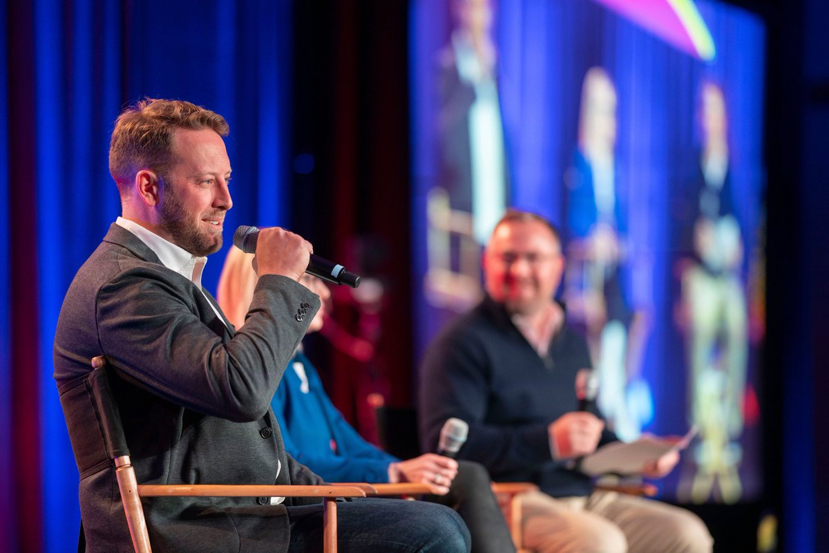 gabegarf's tweet photo. Lots of fun on stage with @katy_merrifield and @smartyvr talking about politics, Nickelback, and what it takes to win #BCL22
๐ท @JohnLehmann https://t.co/UdacqxYSQm