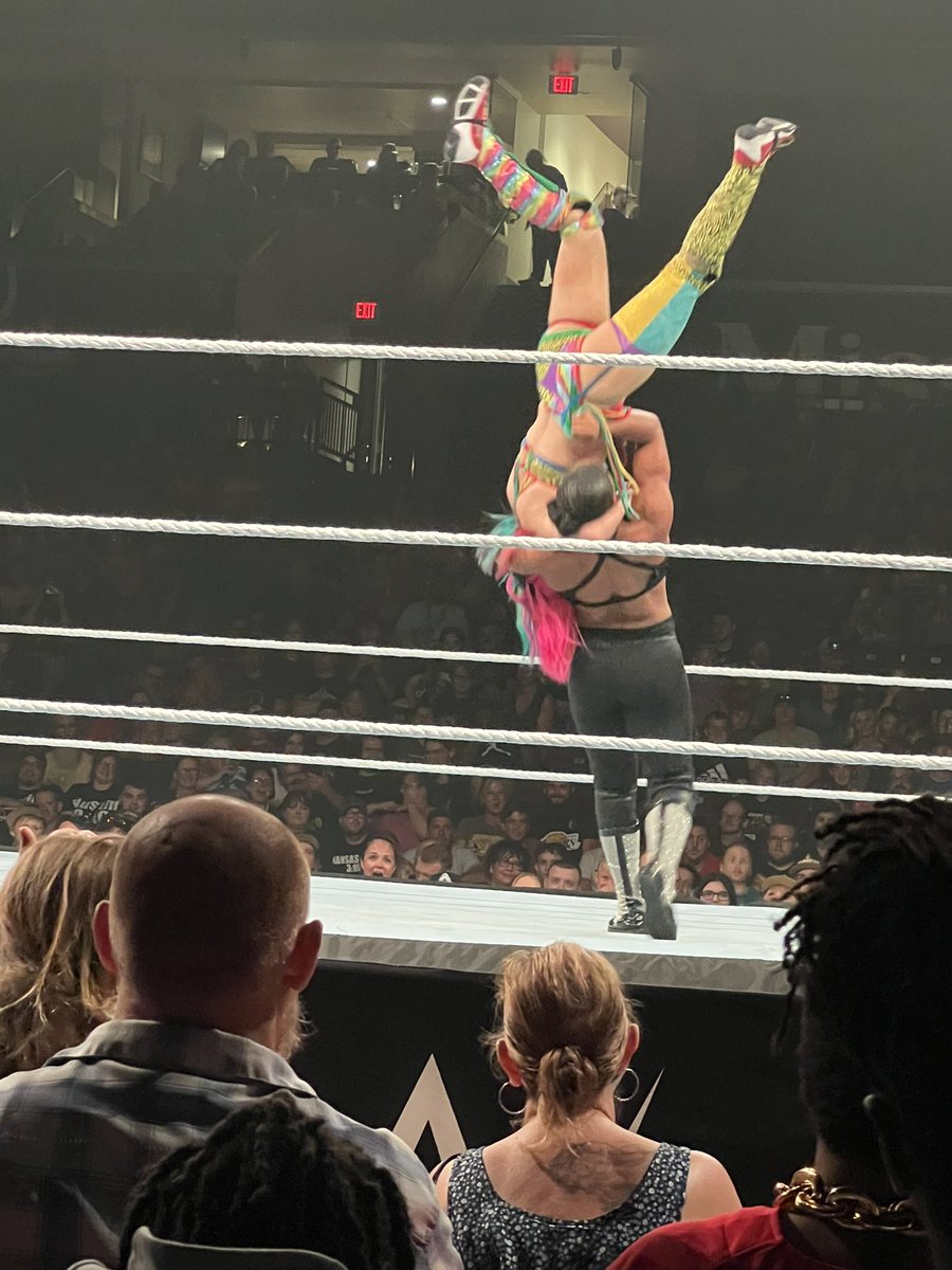 GideonGirl10's tweet photo. Great main event with @WWEAsuka @BeckyLynchWWE @BiancaBelairWWE #wwespringfield https://t.co/dxphO27f1v