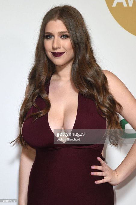 One of my top 2 favorite red carpet looks.  What is your favorite?   @HouseOfCB  @xbiz https://t.co/<a href="/tag/dogfartgotm"class="tags"><span>#dogfartgotm</span></a>