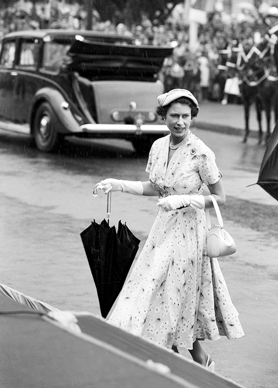 Happy #queensbirthday holiday - here’s Queen Elizabeth in Australia during the 1954 Royal Tour. Photo by staff @smh @photosSMH