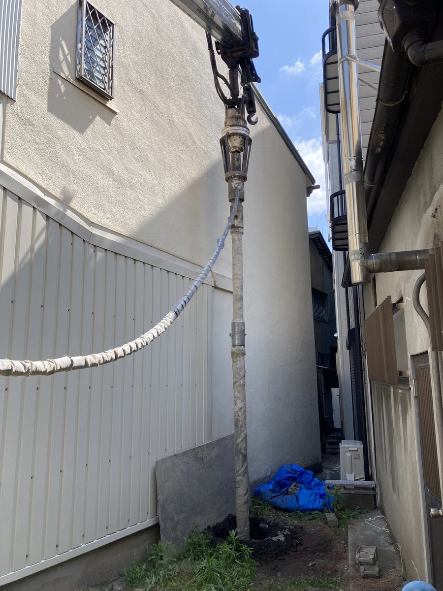 akihikoebihiko's tweet photo. 【TINY STYLE PROJECT】
いよいよ着工です!
まずは、地盤改良工事から始まります。
建物の構造体を支える、重要な役割を果たすこの工程。
狭小地なので、工事車両が入るのか?
でしたが、無事工事は完了。
次は基礎配筋工事となります。
#TINYSTYLE
#狭小地
#都会の暮らし
#ユニオン設計 https://t.co/AHf7x0aJS7