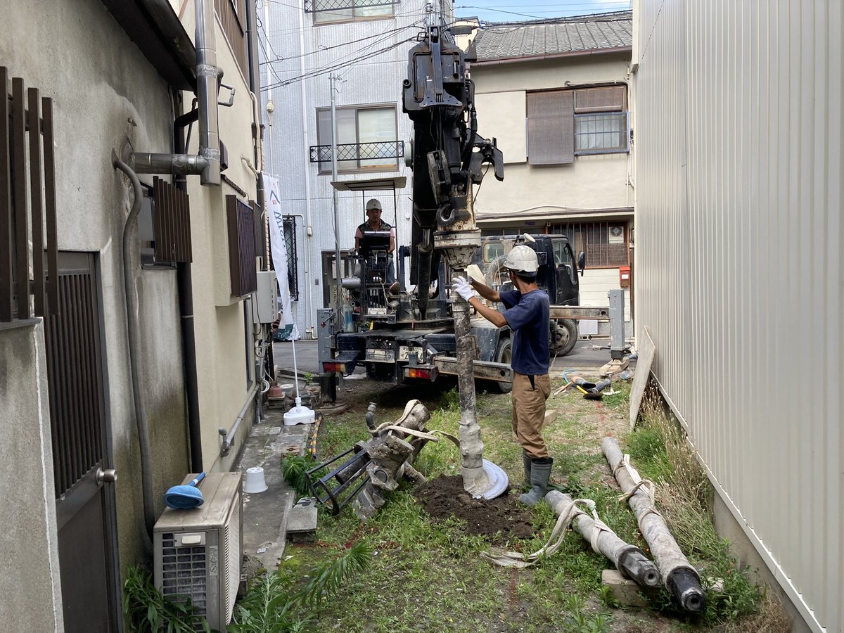 akihikoebihiko's tweet photo. 【TINY STYLE PROJECT】
いよいよ着工です!
まずは、地盤改良工事から始まります。
建物の構造体を支える、重要な役割を果たすこの工程。
狭小地なので、工事車両が入るのか?
でしたが、無事工事は完了。
次は基礎配筋工事となります。
#TINYSTYLE
#狭小地
#都会の暮らし
#ユニオン設計 https://t.co/AHf7x0aJS7
