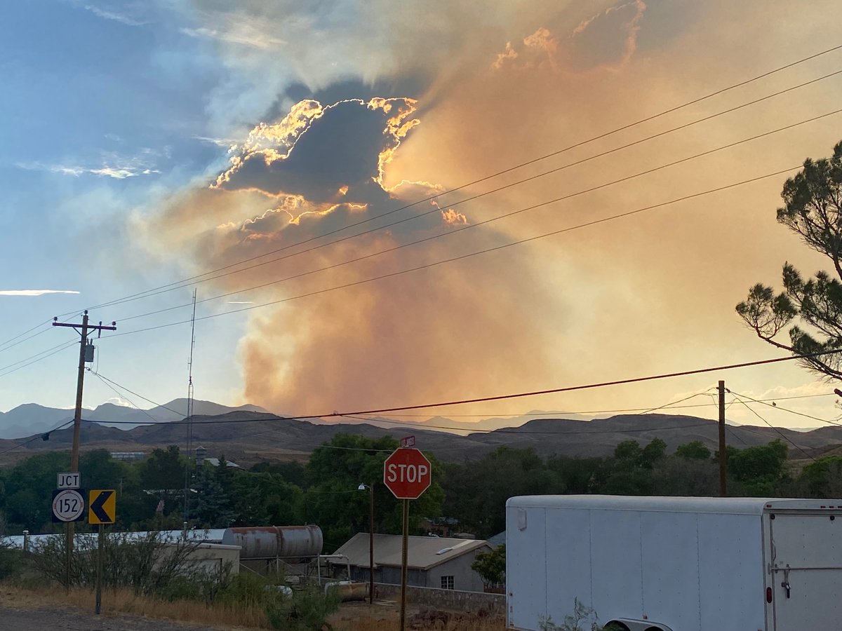RussBowen1's tweet photo. Black Fire 7PM June 12th About 310,000 acres / 3.5 miles west of the Hillsboro Peak Fire Tower. https://t.co/OLufEvbN5V