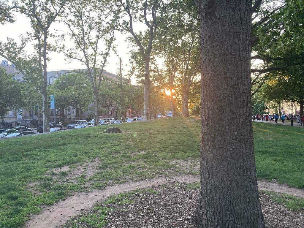 We’re back!
First concert of the season in Sunset Park is this Tuesday, 5:30-6:30. On the lawn along 44th st, btwn 6&amp;7 aves. We ask for a $10 donation per person, or whatever you can afford. This week, featuring @tsakurai514 and <a href="/paulfrancisdrum/">Paul Francis</a> along wi… instagr.am/p/CeurEXVMwYg/