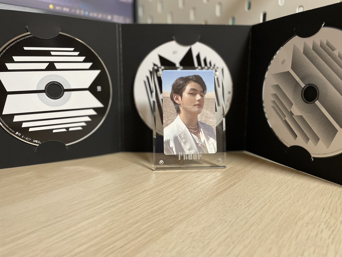 ICNSTUDIO's tweet photo. 아크릴 6개 더 필요한데…
#bts #proof https://t.co/vIckyMOyfq