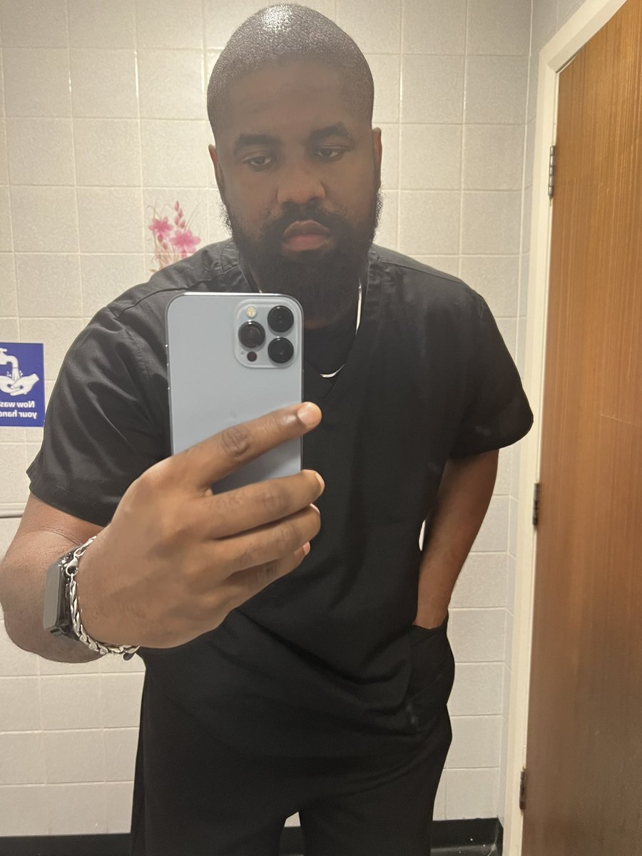 IAmCzar86's tweet photo. @Apple I need free EarPods can’t afford it. I use an iPhone 13 pro max https://t.co/ex8nJZgTeW