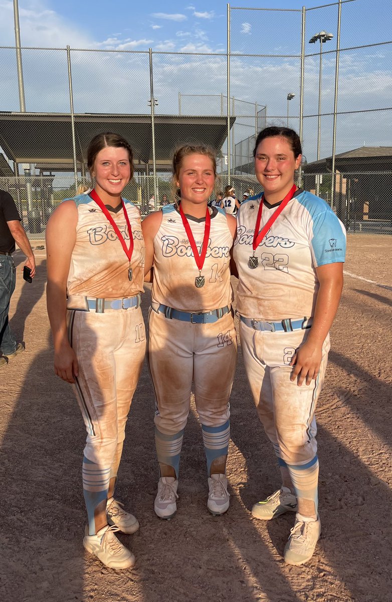 18uBombers's tweet photo. Great weekend for the Bombers! We earned 2nd place at the NSC tournament in Kansas City. 6-1 for the weekend. Shout out to our pitching and catching staff. Congrats to Taylor Cottom x3, Autumn Gilley, and Shea Pyatt on their BOMBS 💣! https://t.co/2KccfwO5dn