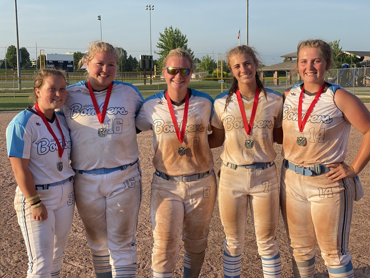 18uBombers's tweet photo. Great weekend for the Bombers! We earned 2nd place at the NSC tournament in Kansas City. 6-1 for the weekend. Shout out to our pitching and catching staff. Congrats to Taylor Cottom x3, Autumn Gilley, and Shea Pyatt on their BOMBS 💣! https://t.co/2KccfwO5dn