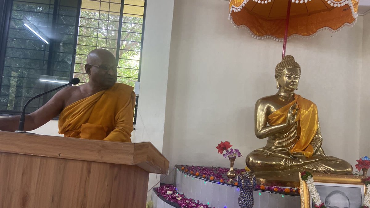 पुण्या मधिल प्रभाग #दोन येथे मा उपमहापौर डाॅ धेंडे यांच्या अथक प्रयत्नातून संतोष नगर ( टिंगरे नगर) येथे साकेत बुद्ध विहार चा लोकार्पण व तथागत बुद्धरुप प्रतीष्ठापणा चा कार्यक्रम संपन्न झाला.पुजनीय भंते विमलकित्ती यांच्या हस्ते हा लोकार्पण सोहळा पार पडळा..