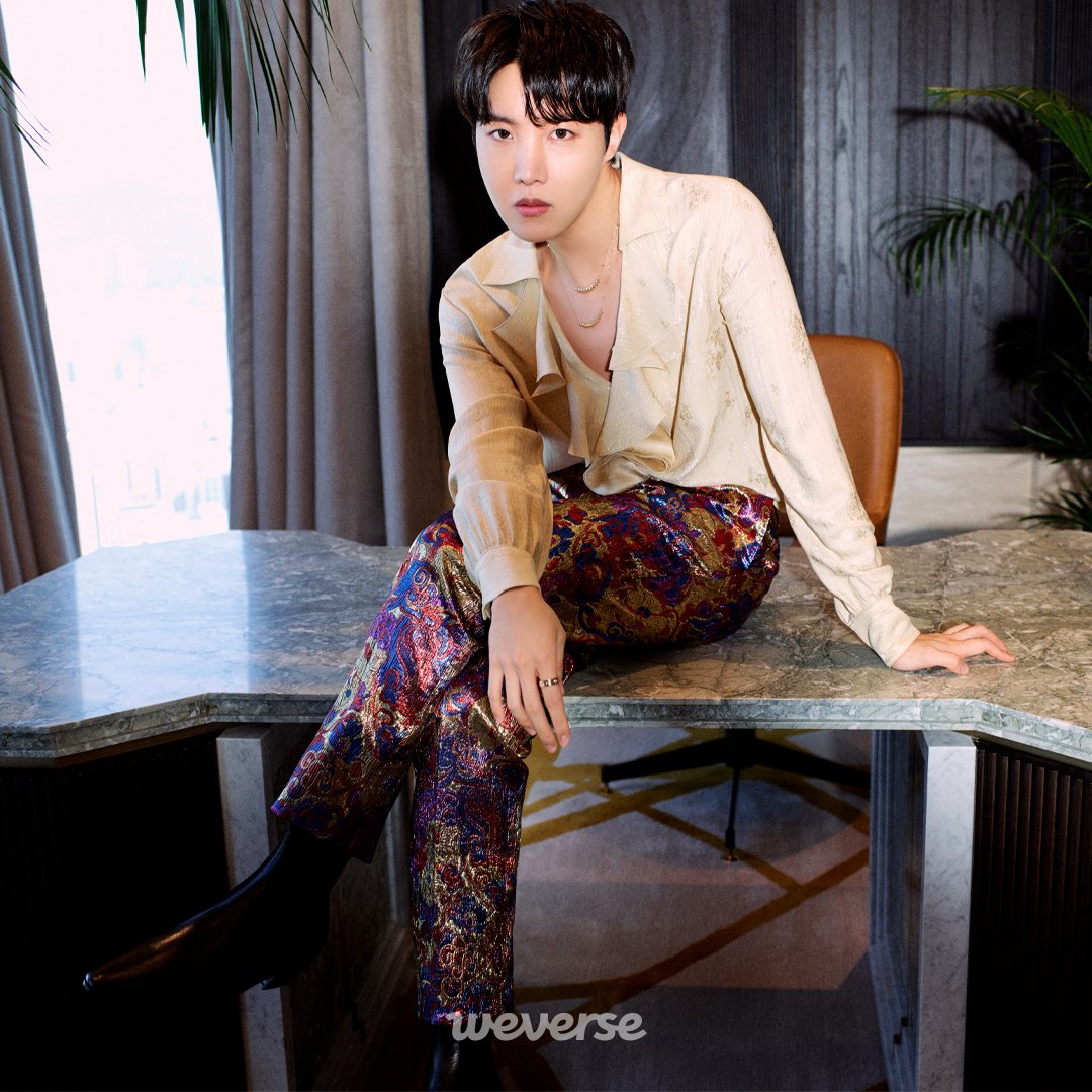 btsargento's tweet photo. — Weverse Magazine x #BTS ; #JHOPE. (@BTS_twt) https://t.co/gCQA7z4MdA