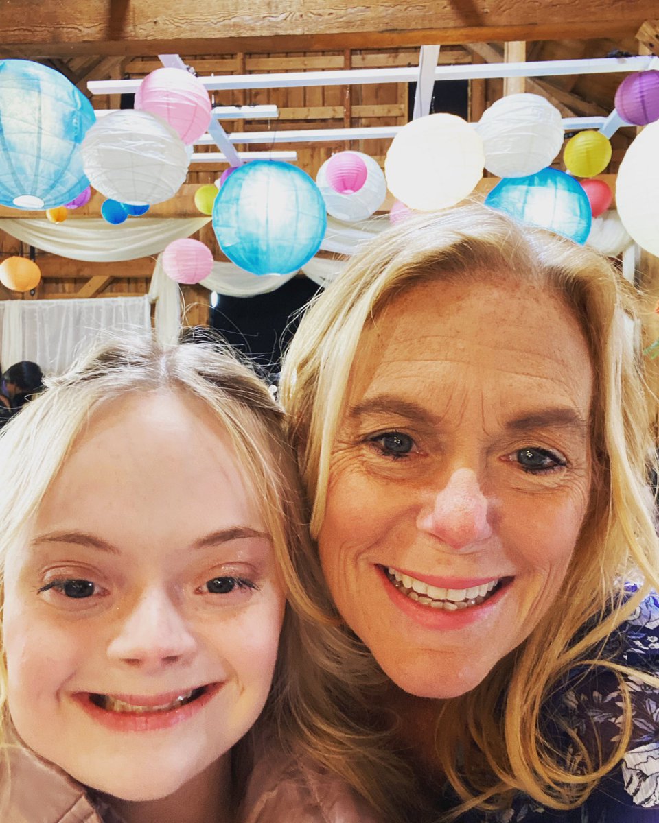 LilyDMoore1's tweet photo. The real star of the show: my mom! I’m glad she got a cameo in the film! @hallmarkmovie @BenjaminAyres @OfficialDurance @colormyworldwithlove https://t.co/MOAnsObLOE
