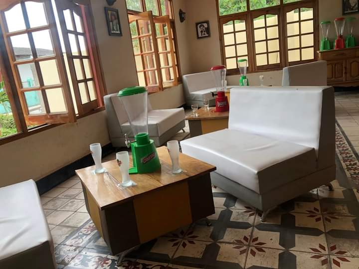 Restaurante III Siglos ⏳
📌Ubicado en la Ciudad de Holguín 
👉Propone Ofertas especiales:🦐 camarones, 🐷 cerdo asado, cerveza dispensada 🍺
Espacio acogedor con un equipo de trabajo espectacular🤩
#ComercioCuba #VamosConTodo #SomosComercio <a href="/BetsyDazVelzqu2/">Betsy Díaz Velázquez</a>  <a href="/PresidenciaCuba/">Presidencia Cuba 🇨🇺</a>
