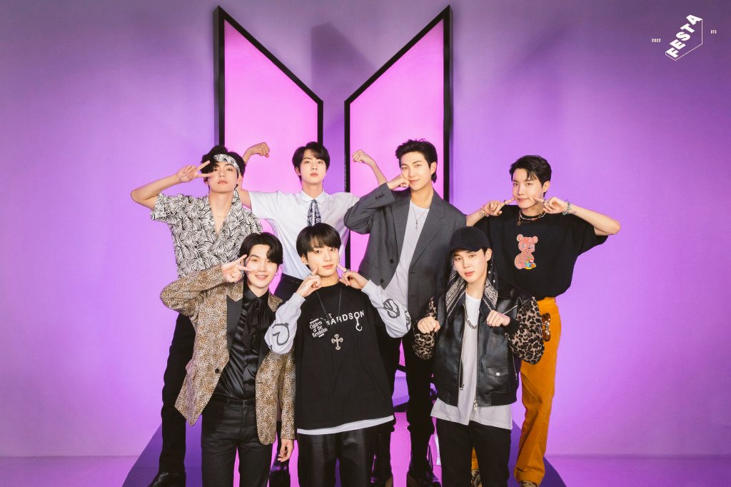 GirlShreyanka's tweet photo. Happy 9 years with our 7 normal boys from south korea 😄😄😄.
Our bangtan group (BTS) 💜💜💜💜.
#9YearsWithBTS
#HappyBirthdayBTS 
#BTS_twt 
#BTS 
#BTSBestFriendsOfMyLife 
#Happy9thAnniversaryBTS https://t.co/7zMdYwXZiO