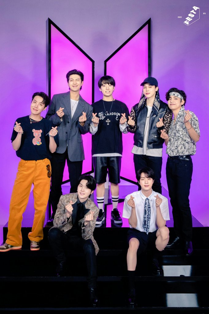 GirlShreyanka's tweet photo. Happy 9 years with our 7 normal boys from south korea 😄😄😄.
Our bangtan group (BTS) 💜💜💜💜.
#9YearsWithBTS
#HappyBirthdayBTS 
#BTS_twt 
#BTS 
#BTSBestFriendsOfMyLife 
#Happy9thAnniversaryBTS https://t.co/7zMdYwXZiO
