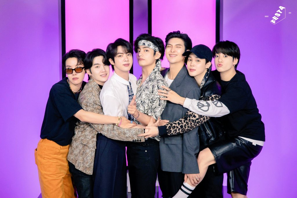 GirlShreyanka's tweet photo. Happy 9 years with our 7 normal boys from south korea 😄😄😄.
Our bangtan group (BTS) 💜💜💜💜.
#9YearsWithBTS
#HappyBirthdayBTS 
#BTS_twt 
#BTS 
#BTSBestFriendsOfMyLife 
#Happy9thAnniversaryBTS https://t.co/7zMdYwXZiO