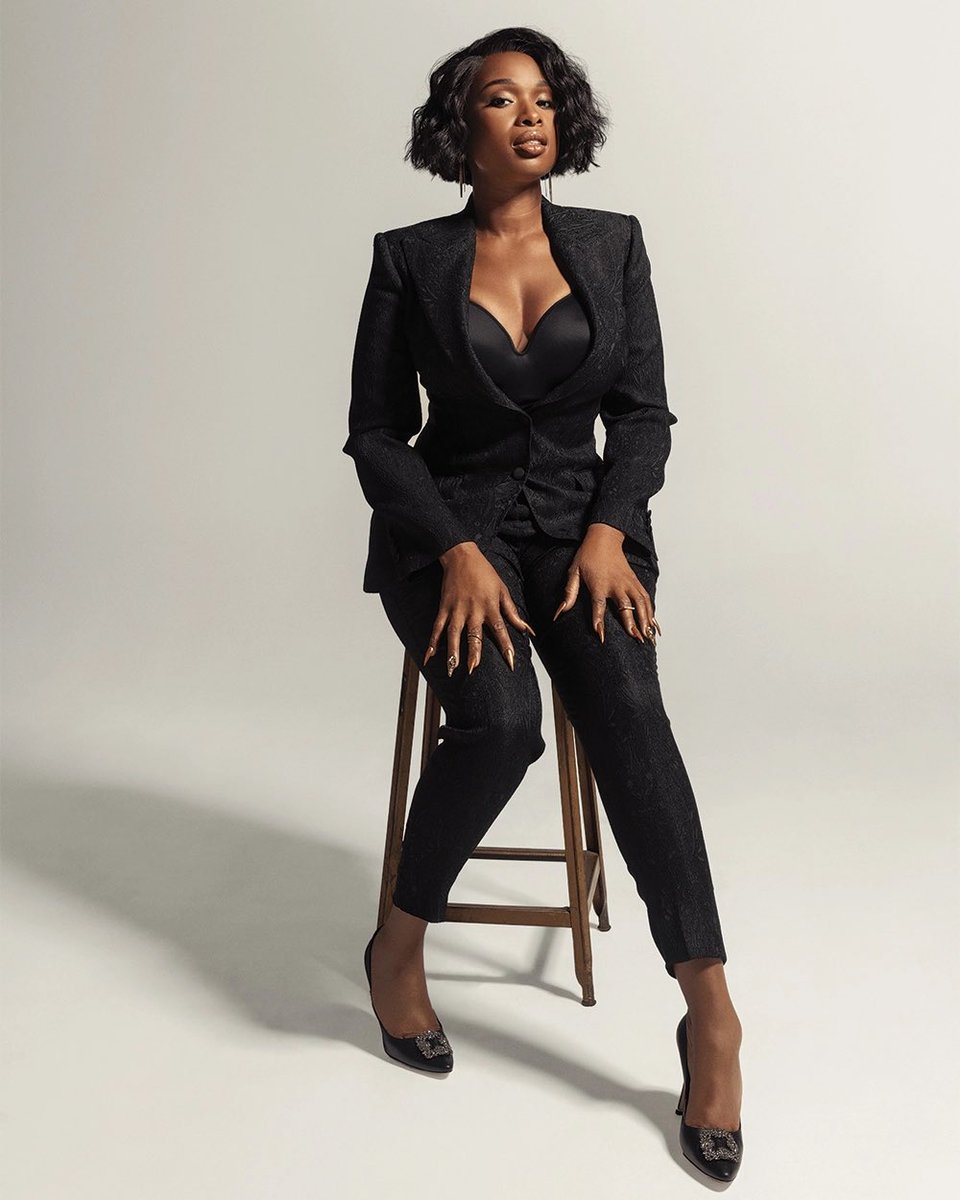 PopCrave's tweet photo. Jennifer Hudson becomes only the 17th artist in HISTORY to achieve EGOT status. https://t.co/NjIEnVjzaS