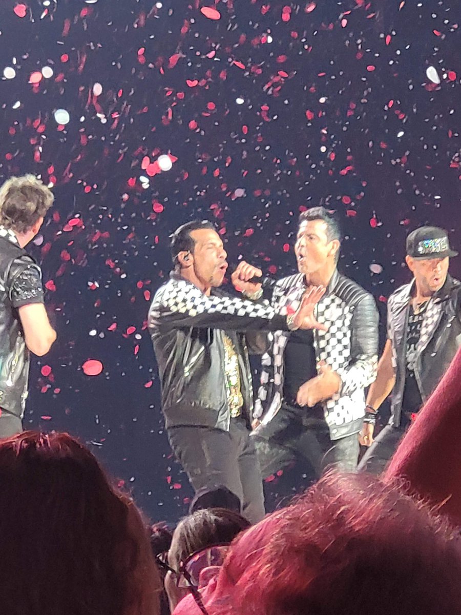 KandyceKelley's tweet photo. @DonnieWahlberg https://t.co/kIRjTZxsEZ