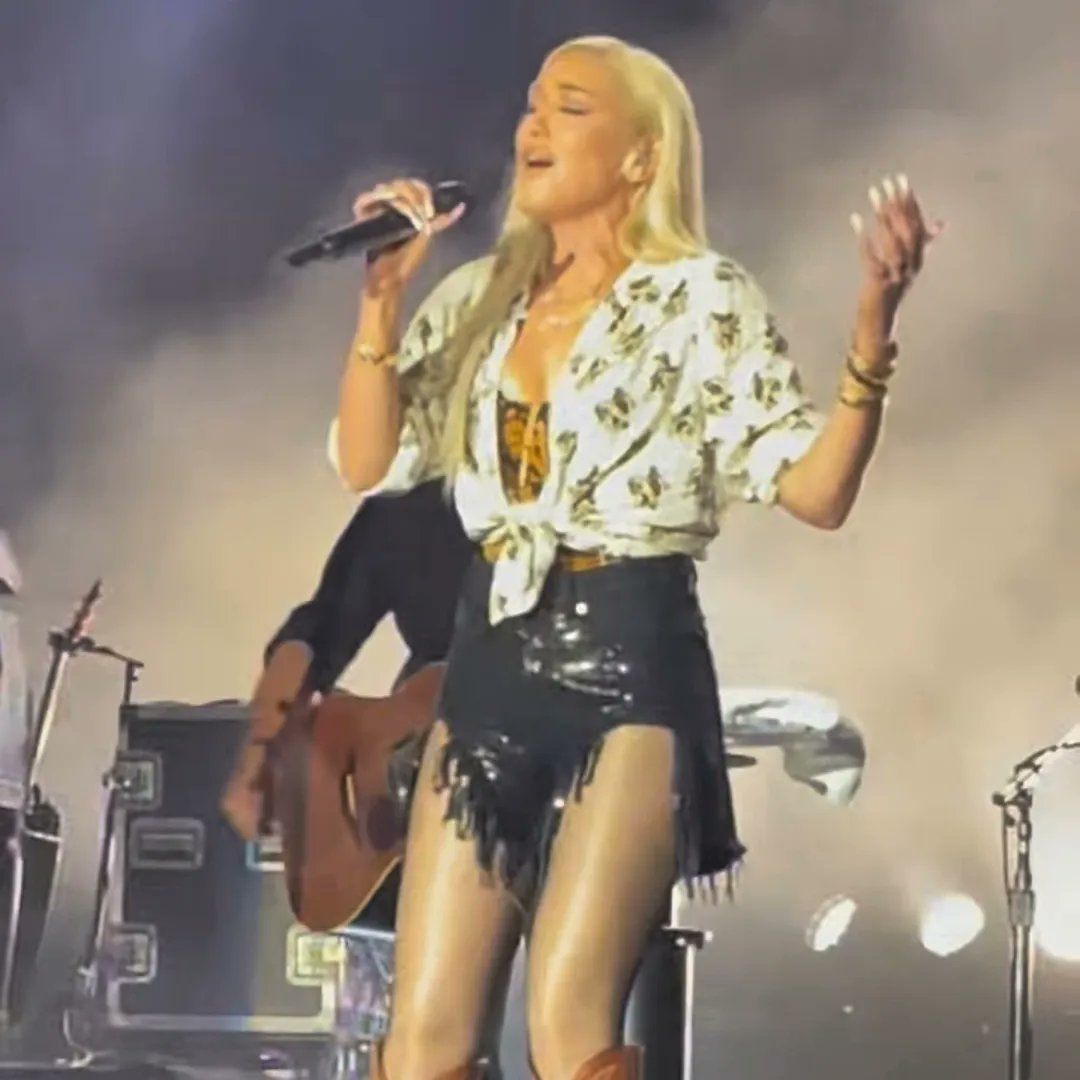 RenaeLesley's tweet photo. Blake is cool and all, but no doubt never dreamed I'd see @GwenStefani onstage in the middle of a field in Henryetta, OK. Thank you, @TroyAikman, for the best ever hometown weekend. PS Hope we get to  do it again next year! 🤞💓 @HWYtoHenryetta 
@drinkeightbeer https://t.co/IfQHWkMEYy
