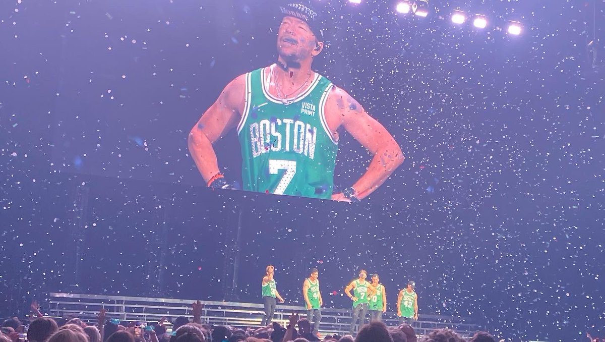 KandyceKelley's tweet photo. @DonnieWahlberg https://t.co/7yUK6KC8CI