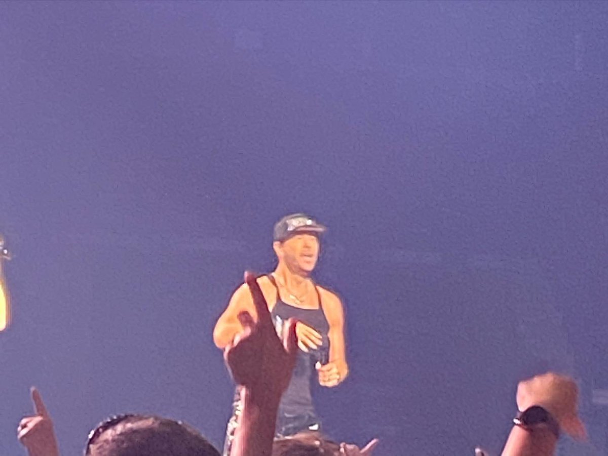 KandyceKelley's tweet photo. @DonnieWahlberg https://t.co/7yUK6KC8CI