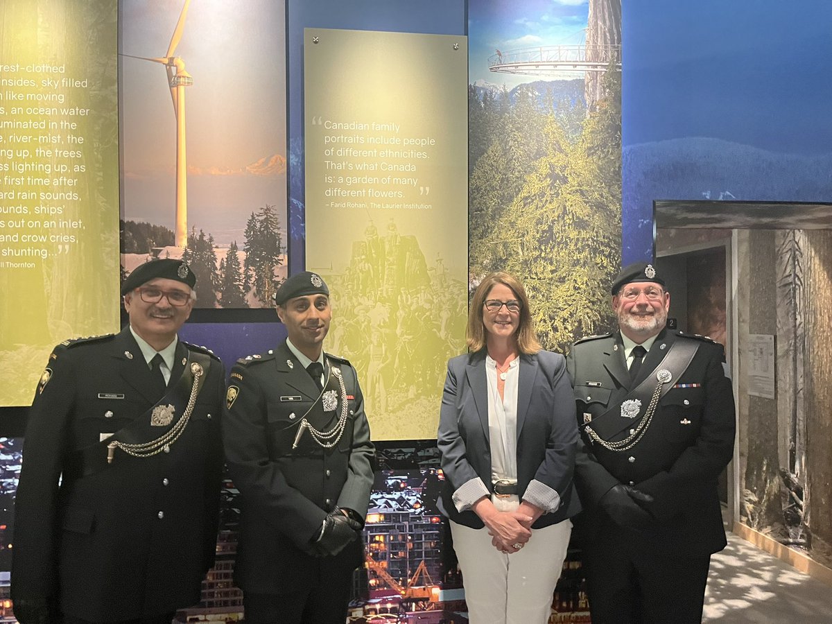 faridrohani's tweet photo. Visited @visitMONOVA with NV City Mayor @LindaCBuchanan , HLCOL @WRDIAMOND and Commanding Officer of the BC Regiment LCOL @vincentvirk to see if the rumour of my quote on the wall was correct. Sure enough it was 😊. Left with a smile, cuz it’s true. https://t.co/BtfVQtA5ZF