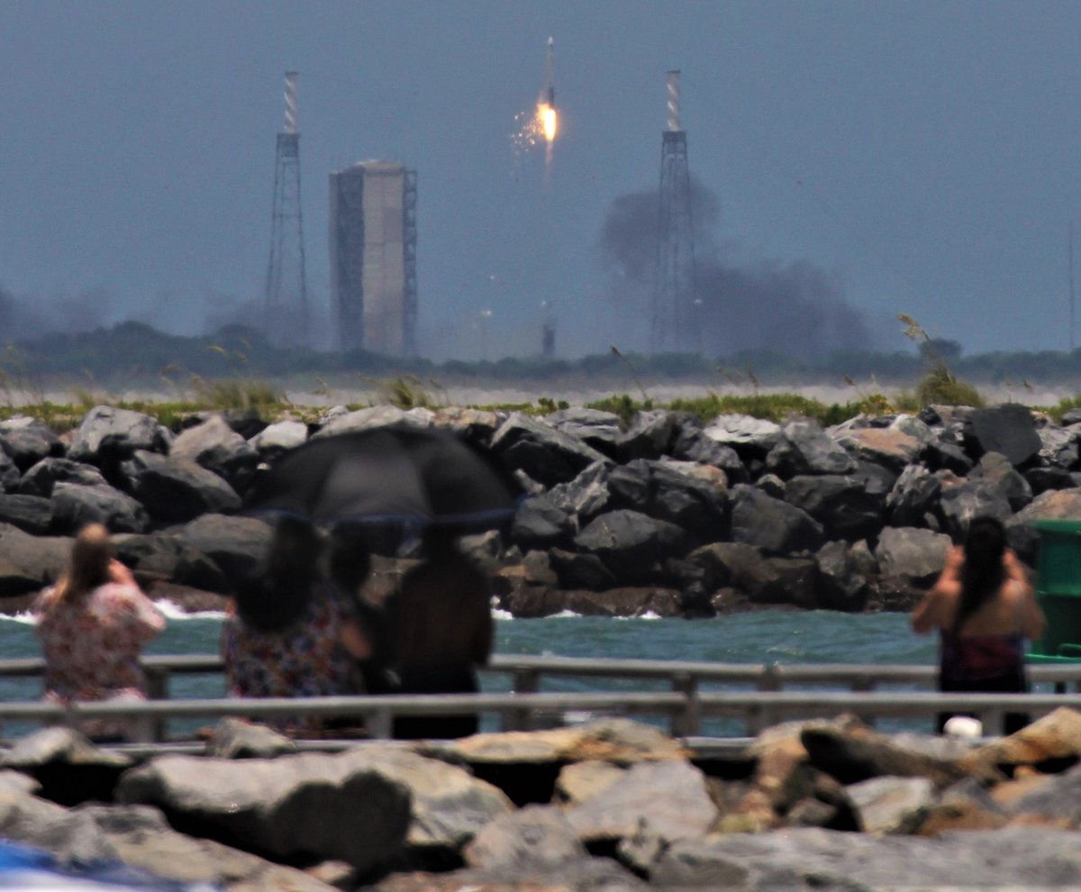 ken_kremer's tweet photo. 1: Astra Launch Sequence: @Astra rocket 3.3 launched #NASA #Tropics1 hurricane research mission 143PM pad 46 as seen from @jettypark beach + pier. 1st stage went well. BUT- Ultimately failed due to premature shutdown 2nd stage ca min after liftoff & 1 min b4 cubesat pair deploy https://t.co/d92DrVrcmR