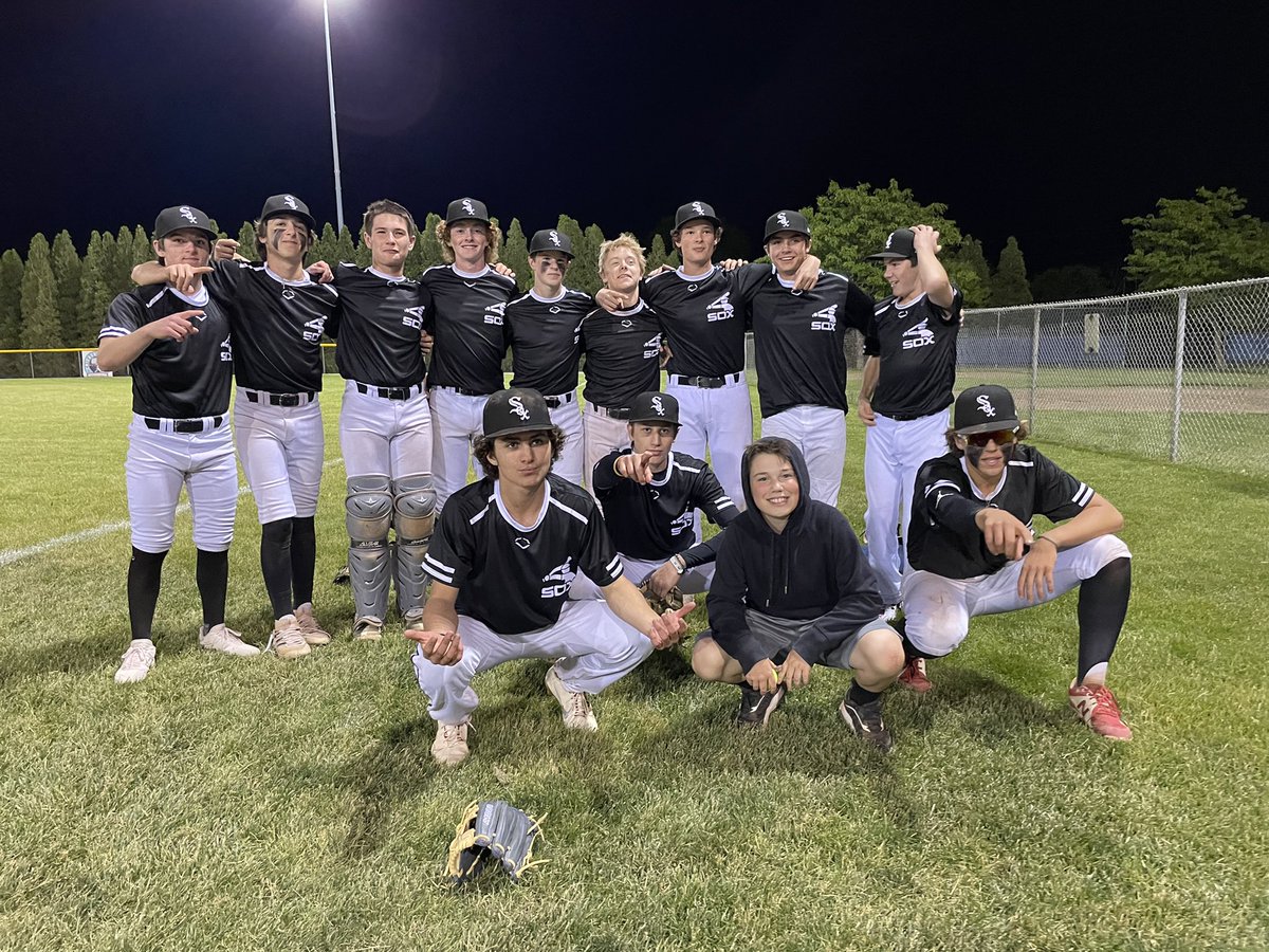 White_Sox_Elite's tweet photo. White Sox Elite 15U team gets it done tonight @ChiScoutsAssoc event finishing 3-1 overall &amp; defeating ESP American 2025 8-4. @jdmaloney12 WP 4IP 3ER, backed up by @mpaunove22 2IP 0ER. @_CalebKeyser 2-3 2R RBI, @BillyDuffner7 2-3 R RBI, @WillWalsh2026 1-2 2B RBI. Great job team!! https://t.co/fFhHK0z8vF