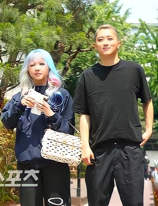 Arquivo_JWoo's tweet photo. 📸 13•06•22 | J.seph e Jiwoo chegando na KBS para a gravação do Immortal Song. 

#KARD #JSEPH #JIWOO #JWOO @KARD_Official @officialKARDJPN https://t.co/cJcu0TSYTW