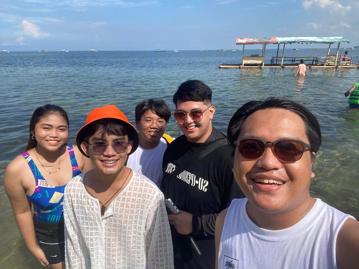 MaverickDeVera1's tweet photo. WEEK END GANAP ⛵🌸🥰
KLAPP AT BATANGAS 2022

@Ruskinmenace @Johnnylang031 @shingcands and to ATE'S 🌸💖🥰 https://t.co/e4sbCqJqn5