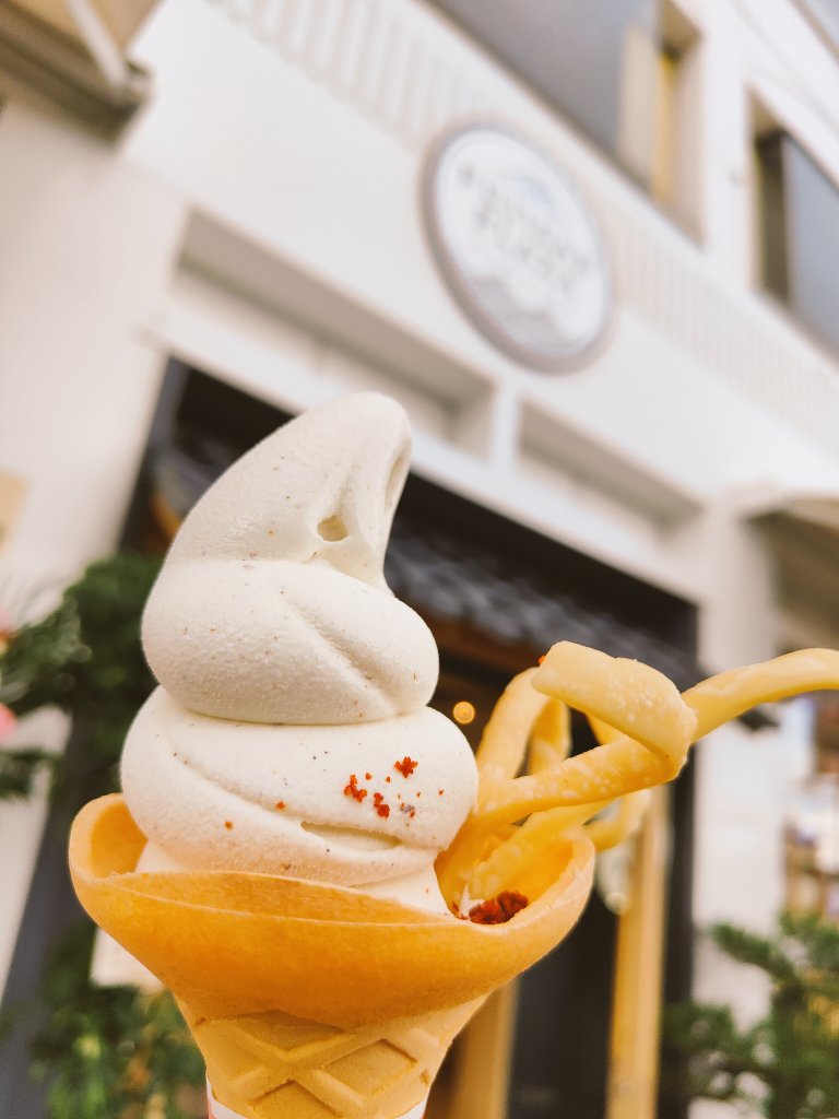 武田菱丸 公式 河口湖駅すぐ目の前 複合型アンテナショップ ふじさんプラザ に行ってきたマル 山梨の特産品の購入や観光案内 ツアーの申込みができるマル 詳しくはコチラ T Co Jbpct1ceuz マルのオススメは の ソフトクリーム