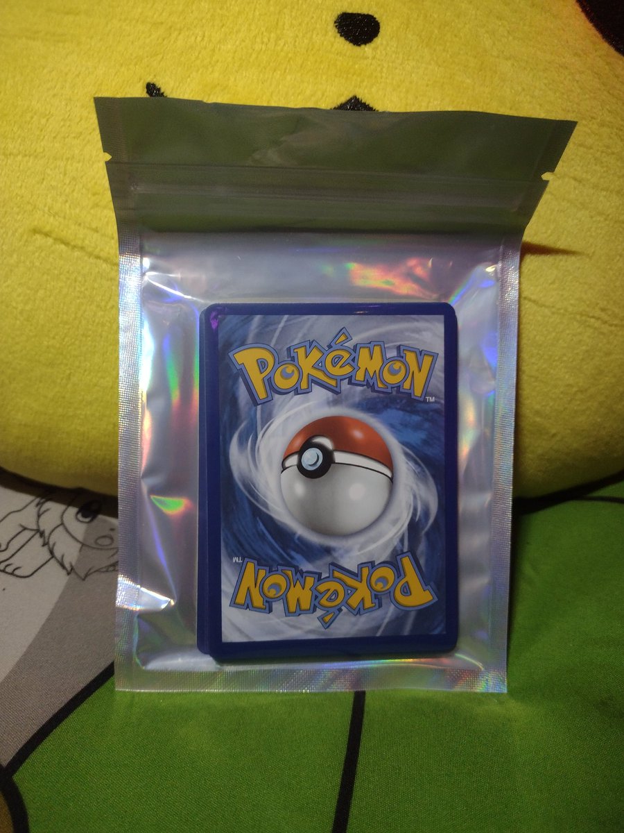 thetomcat_10's tweet photo. This pack was custom made for my daughter, with the work of @FreeDecoy. Thank you so much for doing this for her. Very much appreciated to help her start early in her Pokémon journey! 🤍🖤💛 #pokemon #pokemontcg #pokemoncommunity #custompack #daddaughterlove https://t.co/qzt7TTjYVH