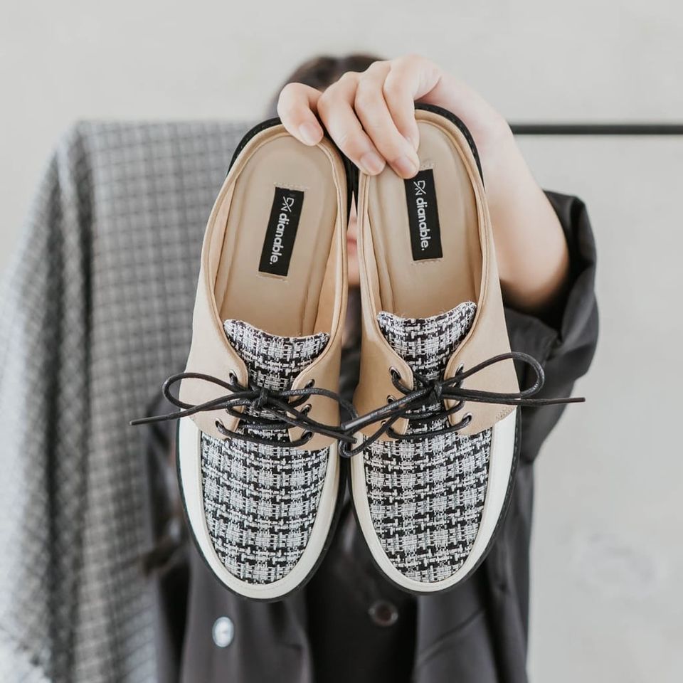 aryaadi89's tweet photo. Rekomendasi heels, sandal, sepatu keren 😍😍
modelnya kekinian bangett 😀
Link toko 🧷 https://t.co/aWXKxmQXgS
Rate 4.9 ⭐️⭐️⭐️⭐️⭐️

Eril Ridwan Kamil gedung Pakuan Pakuan Padang #AnjirSembakoNaikTerus Rara Jogja #AdaApaDenganLuna Raisa Senin Wasit https://t.co/eu1zb3x57L