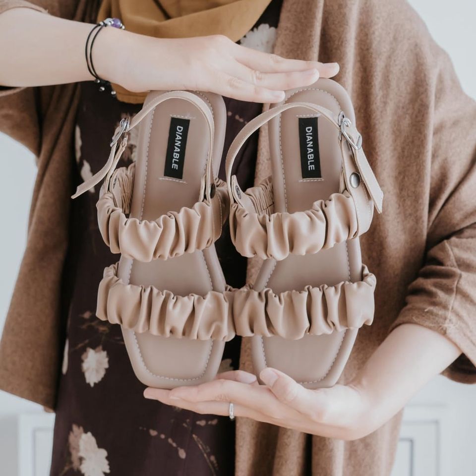 aryaadi89's tweet photo. Rekomendasi heels, sandal, sepatu keren 😍😍
modelnya kekinian bangett 😀
Link toko 🧷 https://t.co/aWXKxmQXgS
Rate 4.9 ⭐️⭐️⭐️⭐️⭐️

Eril Ridwan Kamil gedung Pakuan Pakuan Padang #AnjirSembakoNaikTerus Rara Jogja #AdaApaDenganLuna Raisa Senin Wasit https://t.co/eu1zb3x57L