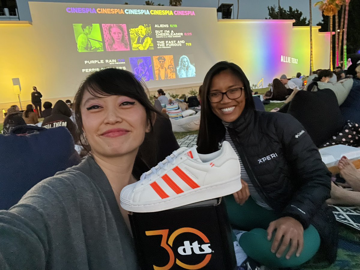UmiNoKaiju1's tweet photo. Watching the Wizard of Oz tonight at Cinespia Hollywood Forever Cemetery ๐ฑ thank you so much @dts for this experience AND THESE GIFTS?? WHAT!!!
#DTS30th #DTSFreshmanClass #NoPlaceLikeHome https://t.co/OKoX5vENDu