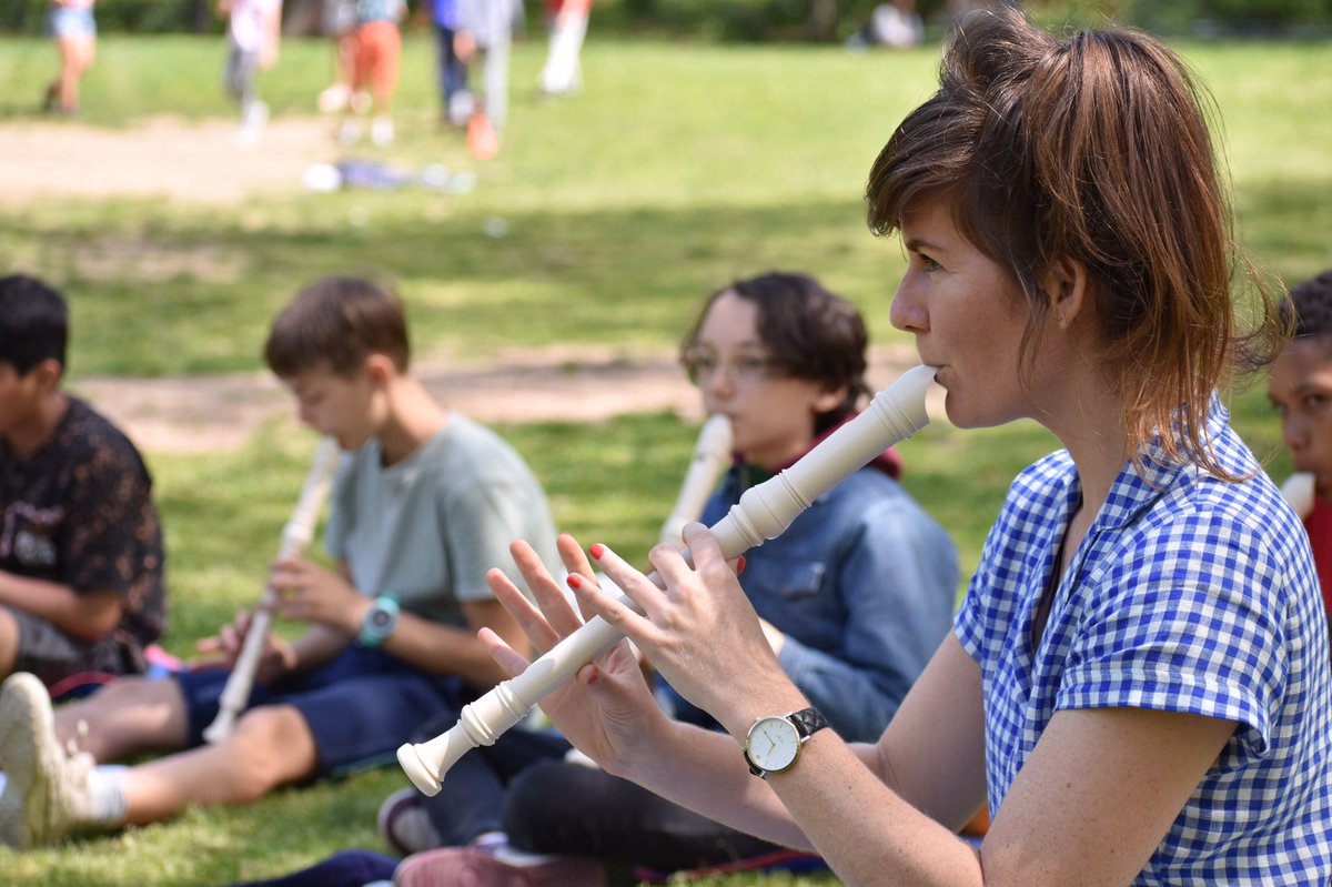 SteinerSchoolNY's tweet photo. Our students learn to breathe through music, building harmony and a healthy imagination.
#steinerstudents #steinersixthgrade #steinerteachers #outdoorclassroom #enlivenimagination #handsheartandmind
#steinermusicprogram #steinercurriculum #educatingthewholechild #waldorfeducation https://t.co/raCbb4Fqnl
