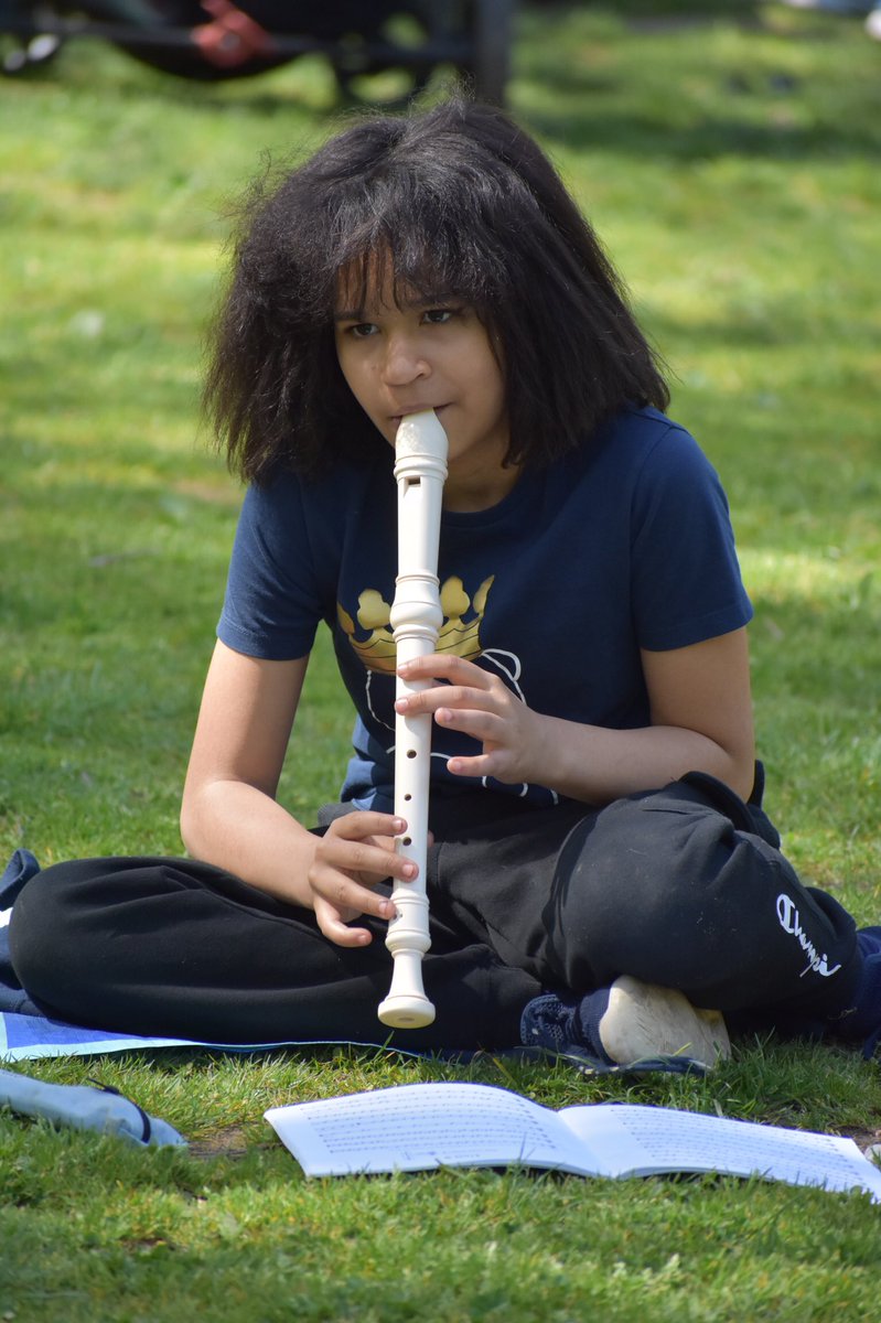 SteinerSchoolNY's tweet photo. Our students learn to breathe through music, building harmony and a healthy imagination.
#steinerstudents #steinersixthgrade #steinerteachers #outdoorclassroom #enlivenimagination #handsheartandmind
#steinermusicprogram #steinercurriculum #educatingthewholechild #waldorfeducation https://t.co/raCbb4Fqnl