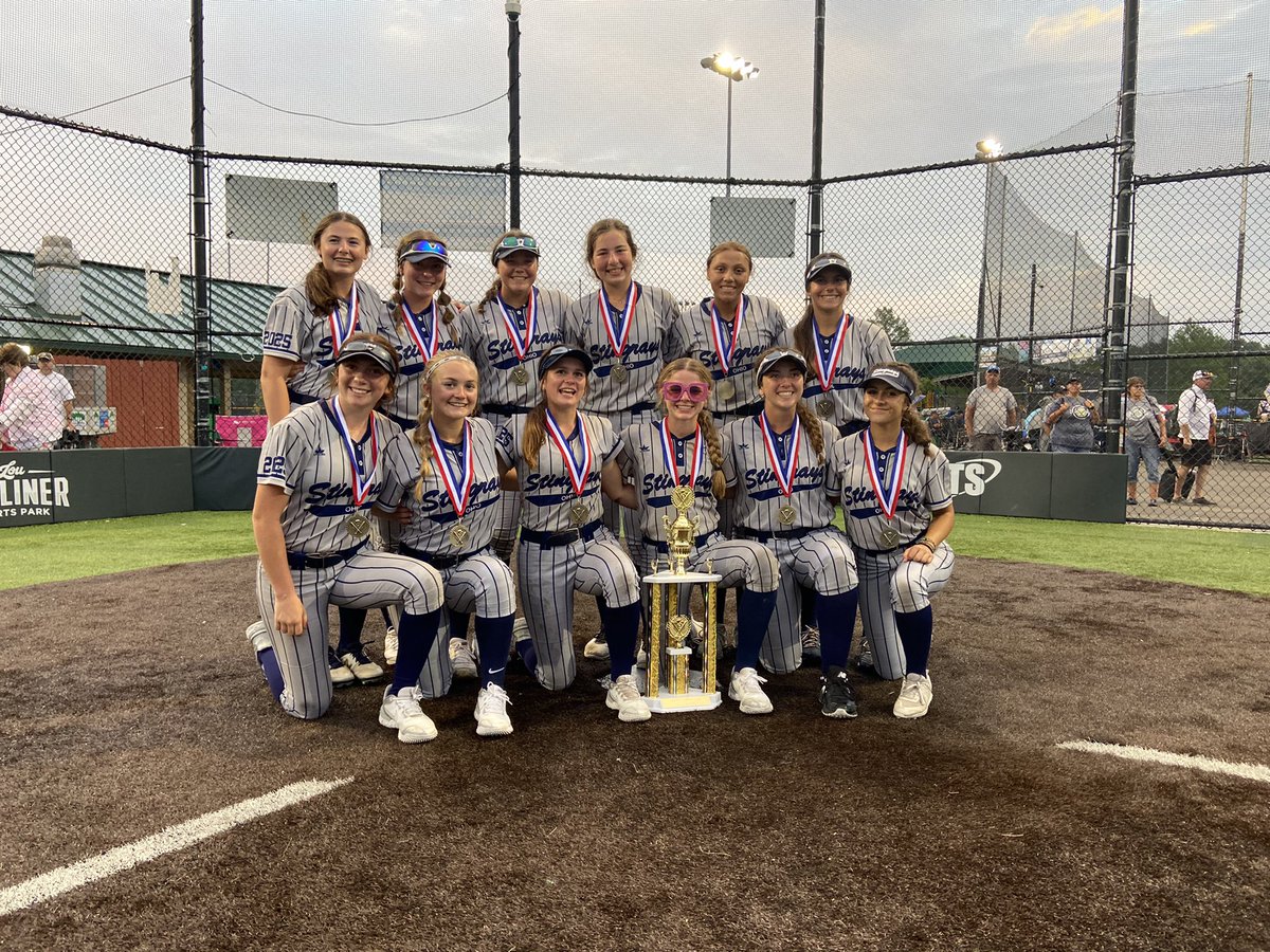 Congrats to these young ladies on their championship win at Lasers Invitational Showcase! 10-1 on the weekend and they played their hearts out for the 3rd consecutive week!