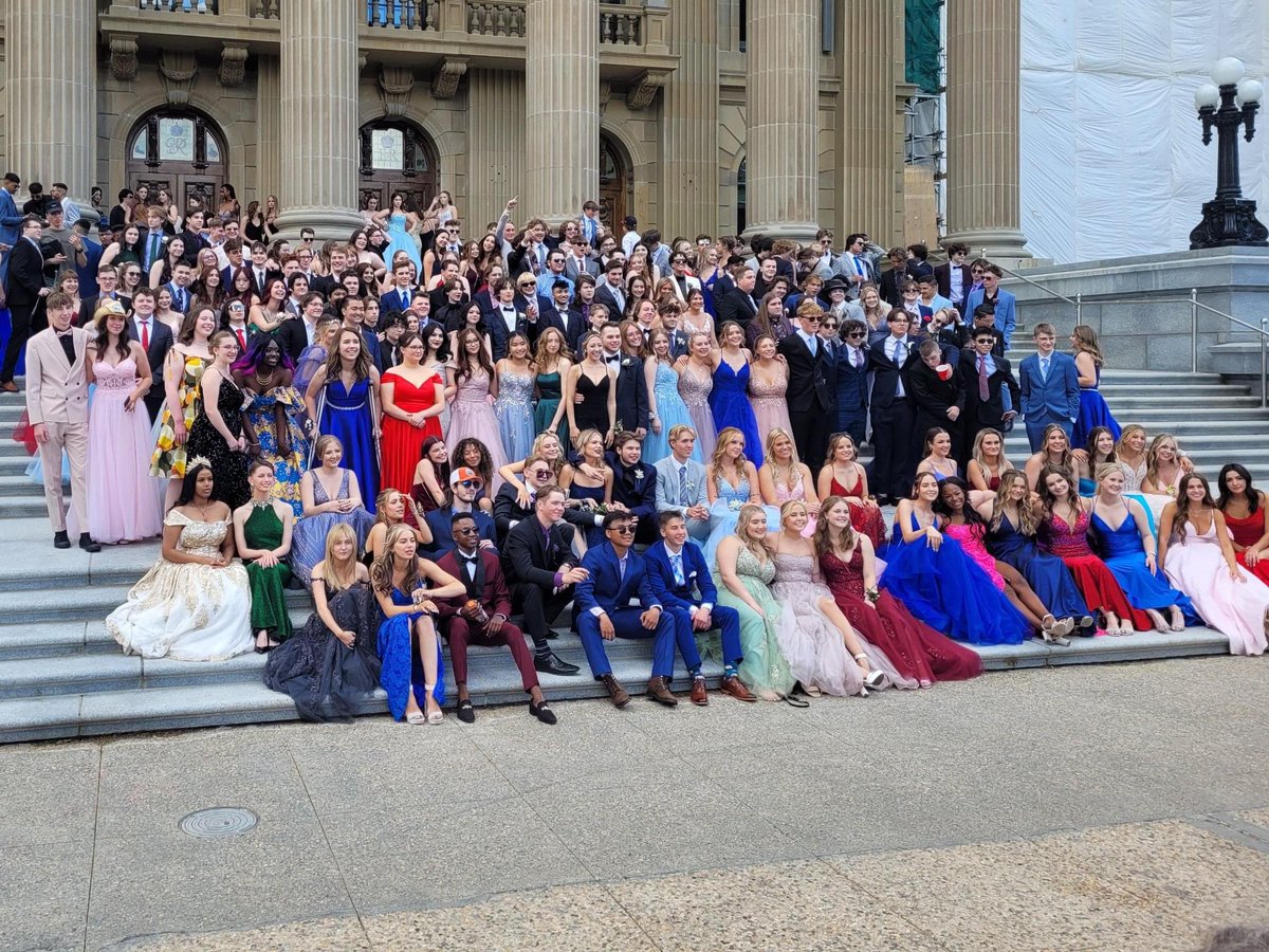 A huge congrats to the Bellerose graduating class of 2022! 🐾🎓
#Classof2022 #onceabulldogalwaysabulldog