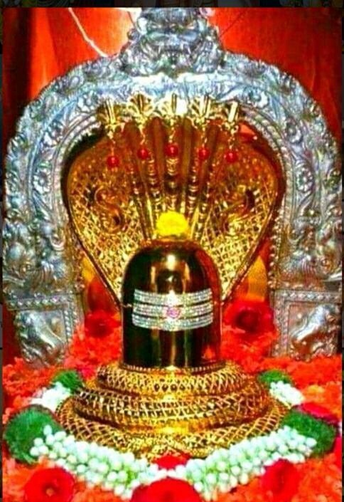 SrBachchan's tweet photo. T 4314 - 🕉🕉🕉 नमः शिवाय  🚩🚩🚩 https://t.co/8I2g2vLuFf