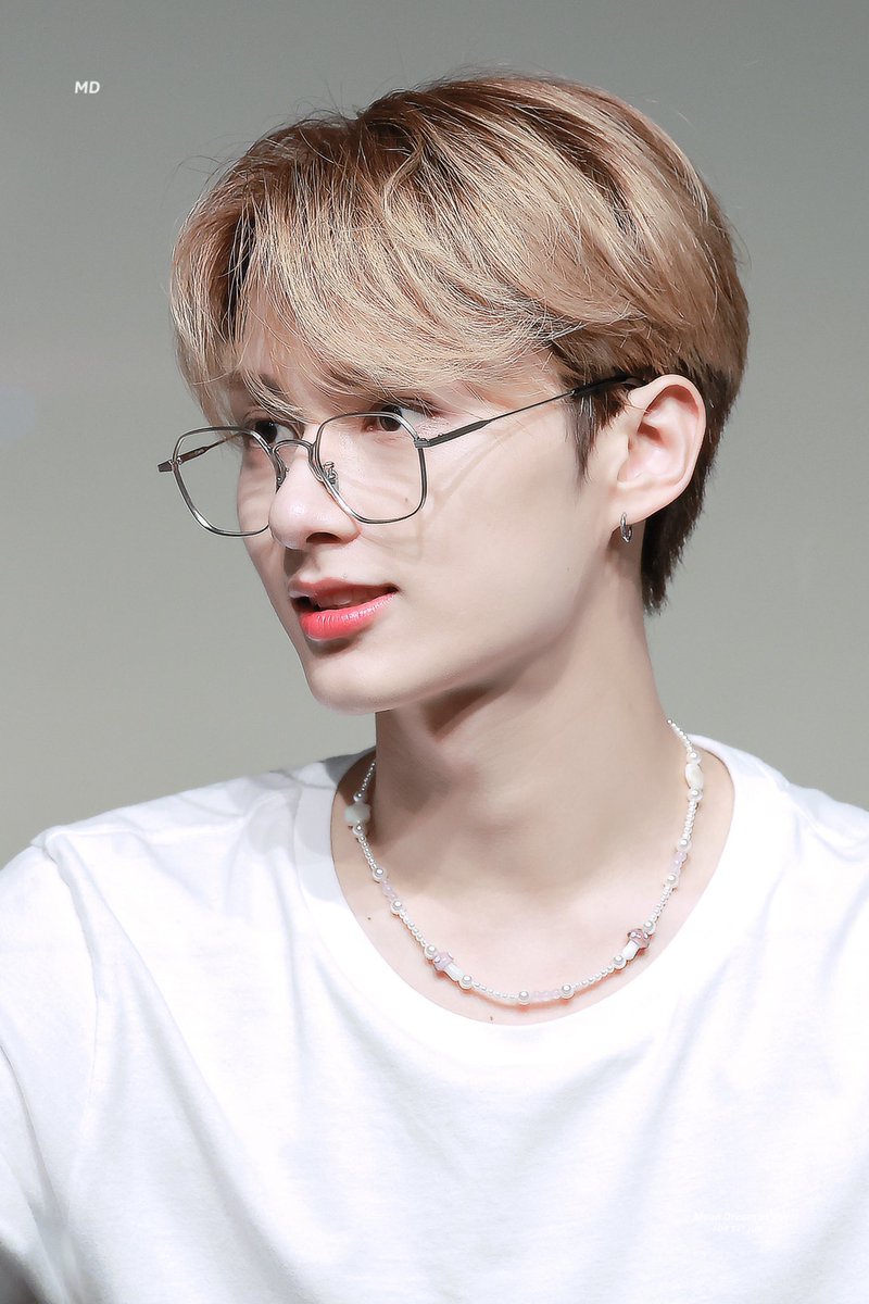 난 안경을 너무 좋아하는듯